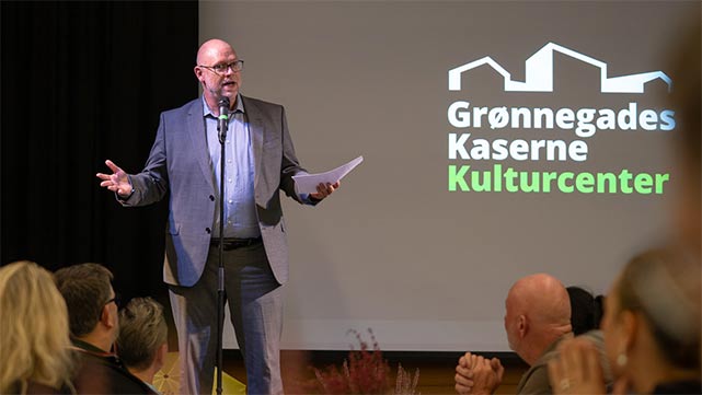 Kasper Bæk fra AL Sydbank og Trelleborg Fonden holder tale